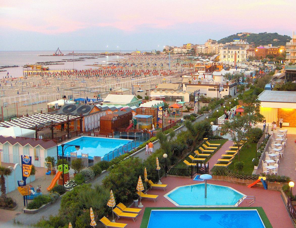 Hotel London Cattolica Exterior photo